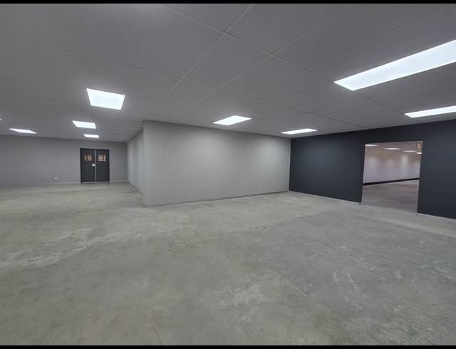 6,242M² WAREHOUSE TO LET IN HALFWAY HOUSE